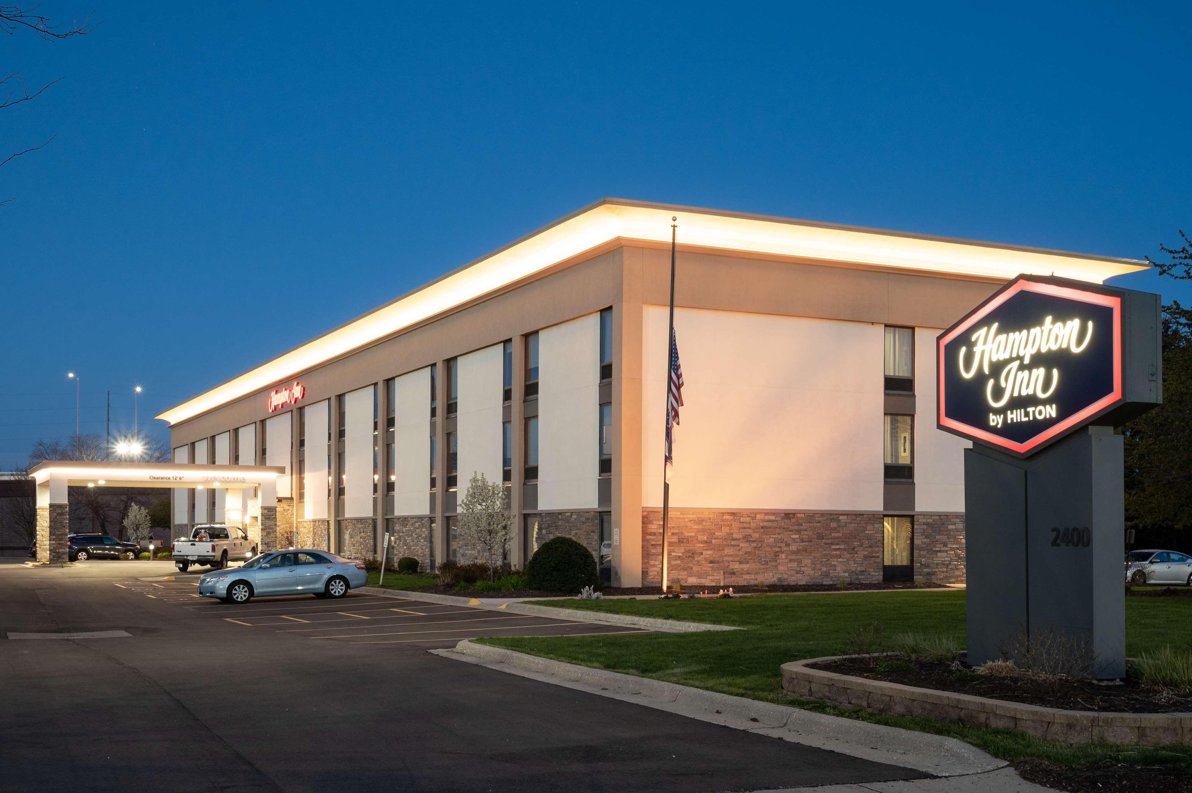 Hampton Inn Джейнсвил Екстериор снимка