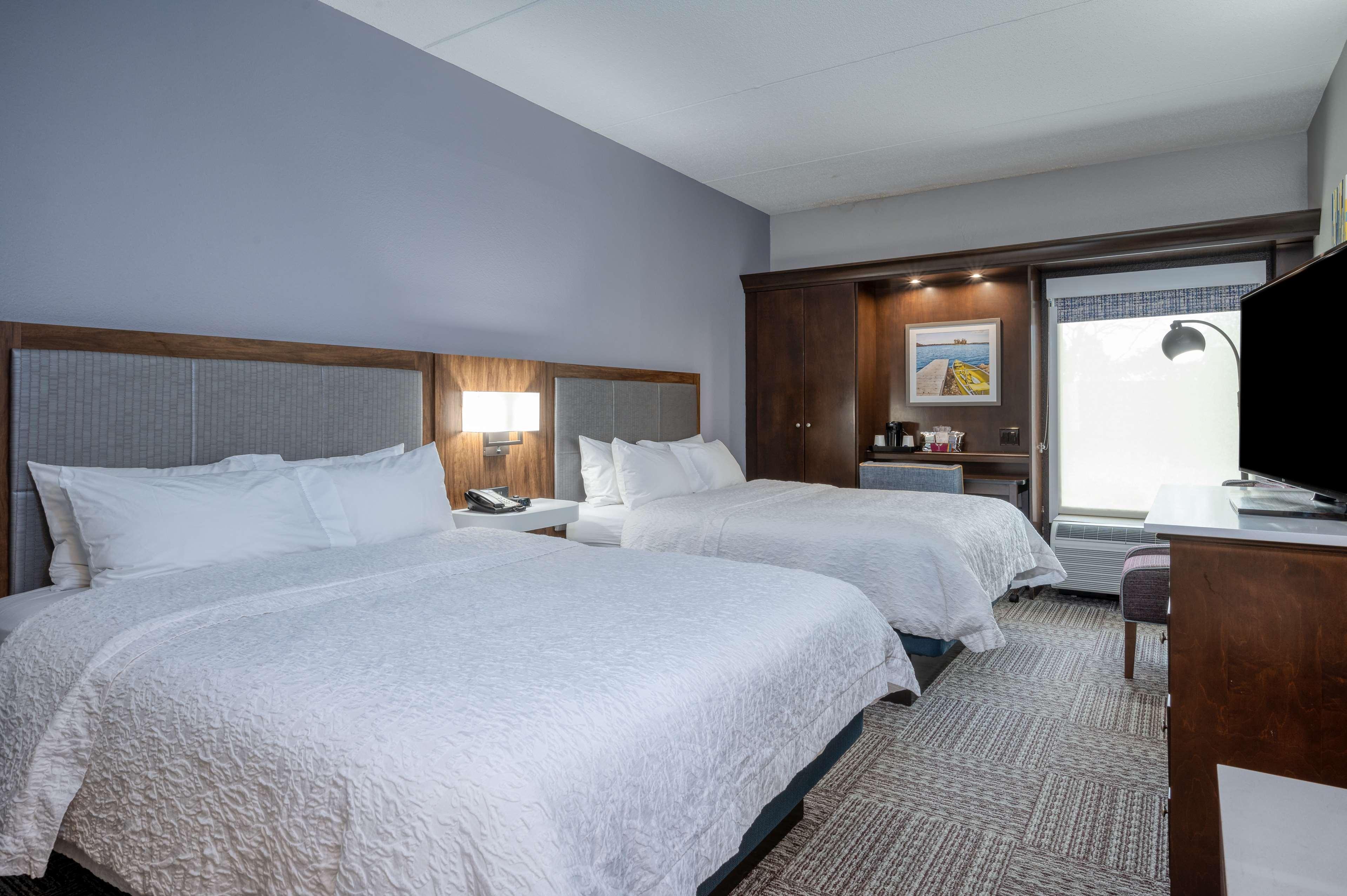 Hampton Inn Джейнсвил Екстериор снимка
