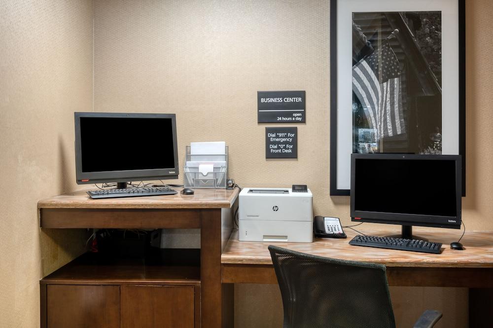 Hampton Inn Джейнсвил Екстериор снимка