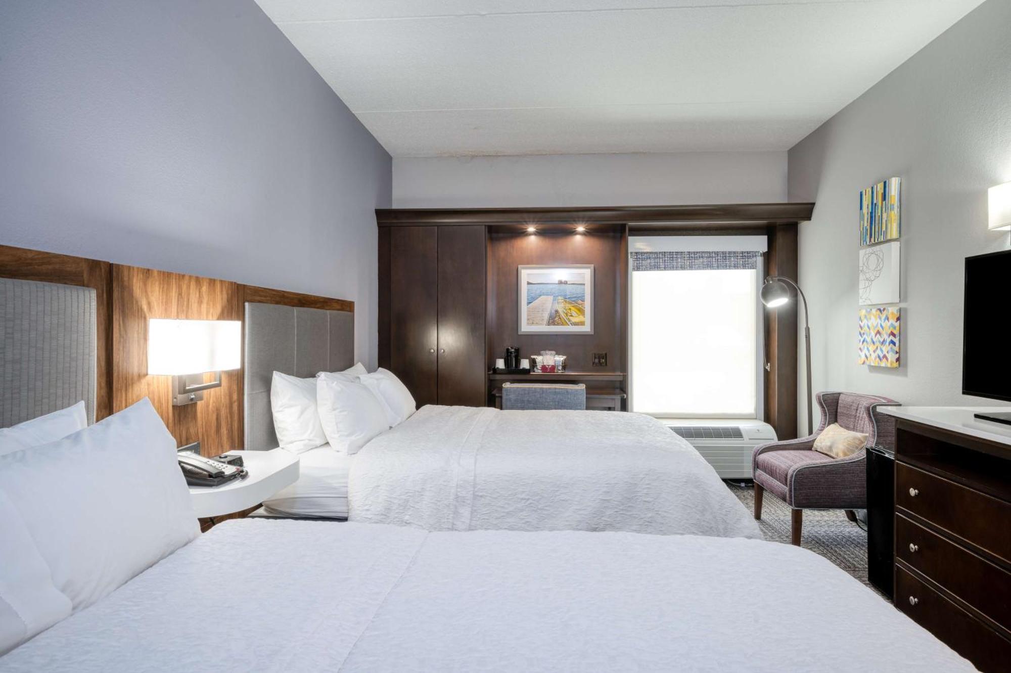 Hampton Inn Джейнсвил Екстериор снимка