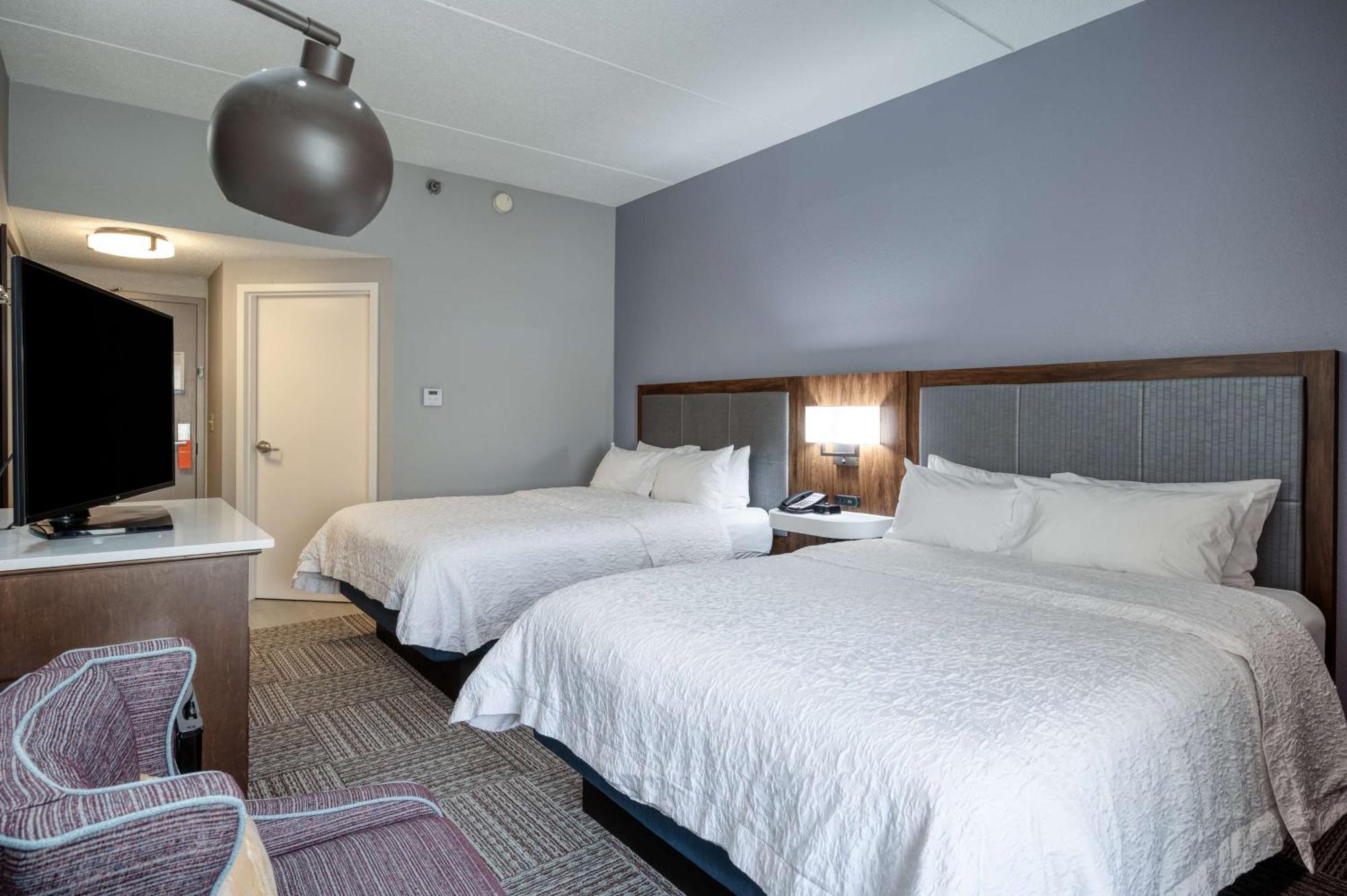 Hampton Inn Джейнсвил Екстериор снимка