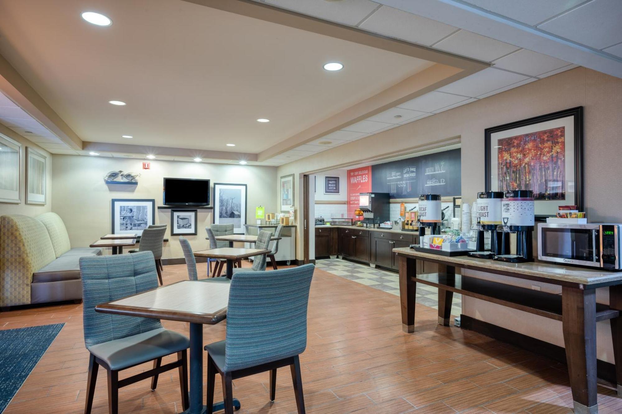 Hampton Inn Джейнсвил Екстериор снимка