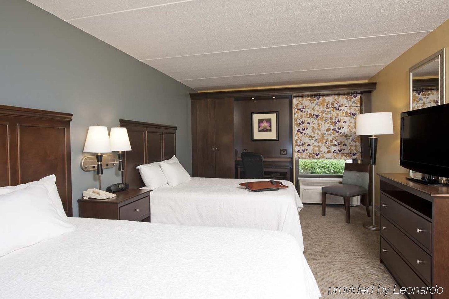 Hampton Inn Джейнсвил Екстериор снимка